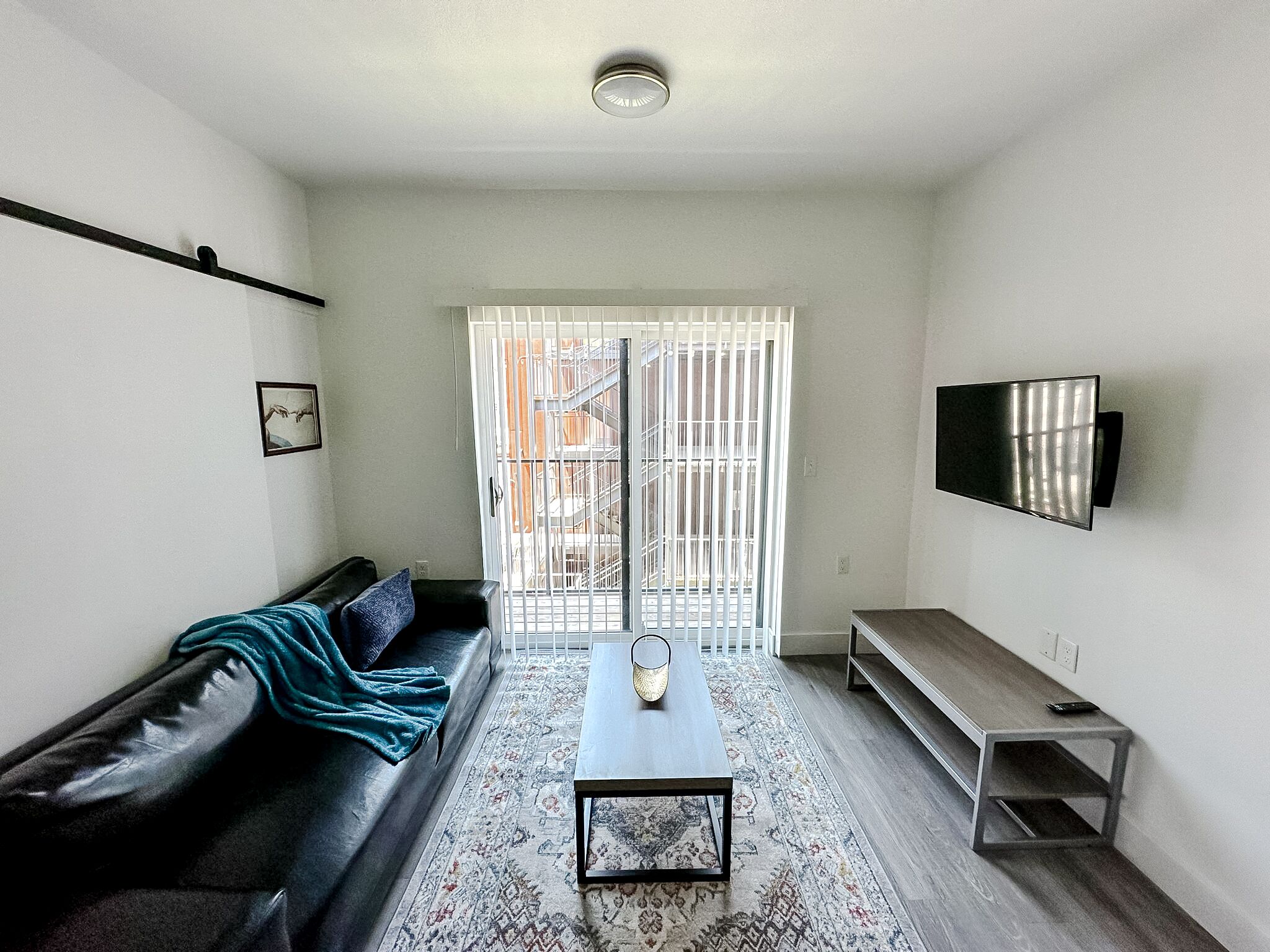 Sleepover: Airy 1BD/1BA - Downtown Springfield