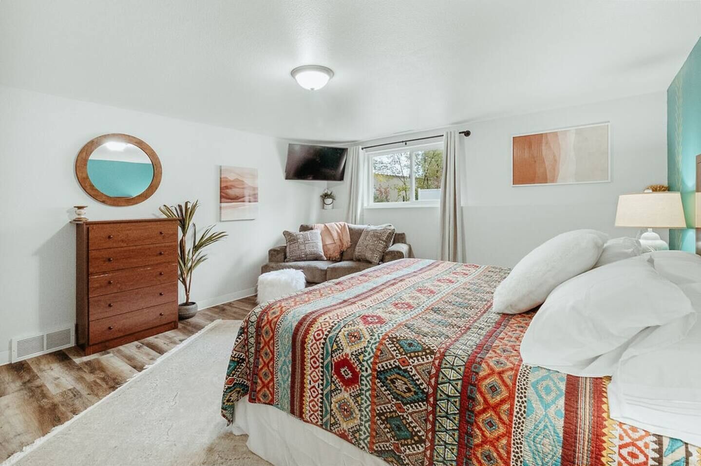Washington Manor Room #11
