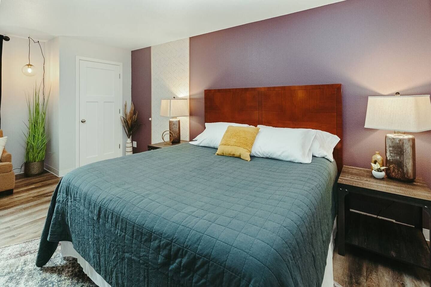 Washington Manor Room #8 w/ Private Bathroom