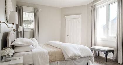 Luxury 2000 sq ft suite in Mini Mansion steps to Locke St. shops & restaurants.