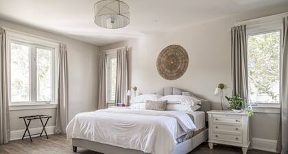 Luxury 2000 sq ft suite in Mini Mansion steps to Locke St. shops & restaurants.