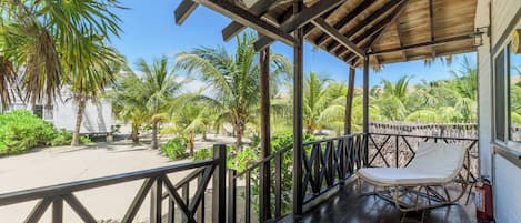 Suite, 2 chambres | Coffres-forts dans les chambres, fer et planche à repasser