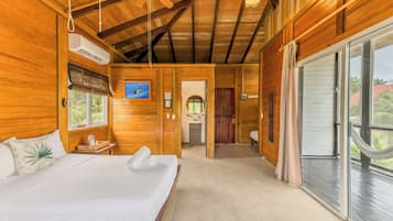 Deluxe Double Room | In-room safe, iron/ironing board, free WiFi