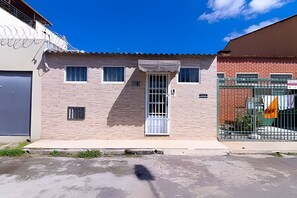 Basic Villa | Exterior - OZPED Flats Particulares Casa Cruzeiro (Cruzeiro)