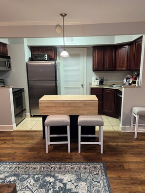 Fridge, microwave, oven, stovetop - WALKING DISTANCE to Ole Miss campus! Perfect for baseball and football weekends. (Oxford)