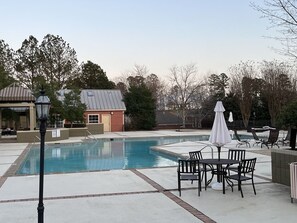 Outdoor pool - WALKING DISTANCE to Ole Miss campus! Perfect for baseball and football weekends. (Oxford)
