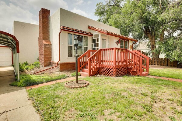 A modern house with a brick chimney, a red staircase, and a garden. - Welcome Families & Pets, walk to town, Torrrington, WY retreat (Torrington)