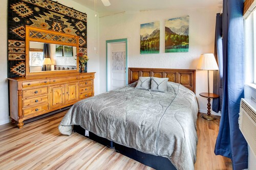 Torrington 5 BR-sleeps 9, pet-friendly, Torrrington, WY retreat