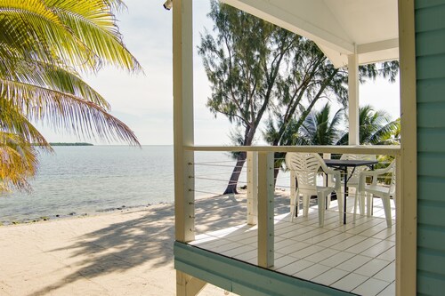 Quiet Beachfront Retreat: Gorgeous Views