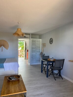 1 bedroom, iron/ironing board, travel cot, free WiFi - Grand Studio VUE MER ET Piscine (Le diamant)