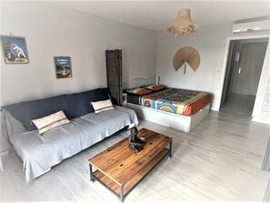 1 bedroom, iron/ironing board, travel cot, free WiFi