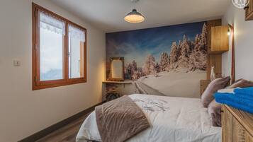 3 slaapkamers, een strijkplank/strijkijzer, reisbedje, gratis wifi