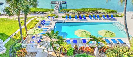 Een verwarmd zwembad