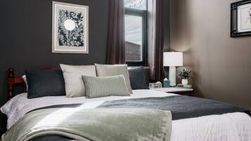 4 chambres, bureau, fer et planche à repasser, lit parapluie