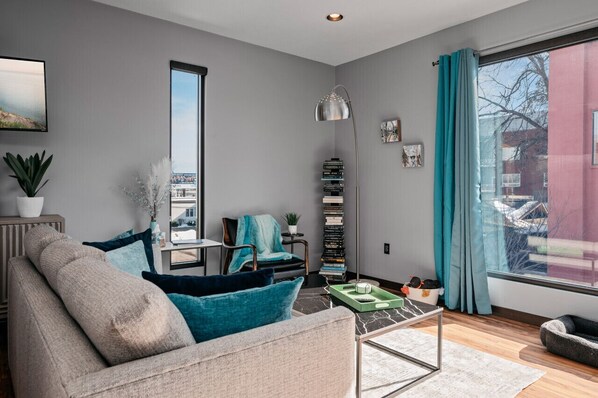 TV, books, offices - Vitalia Fantastic 1BR Studio Downtown with Sauna (Traverse City)