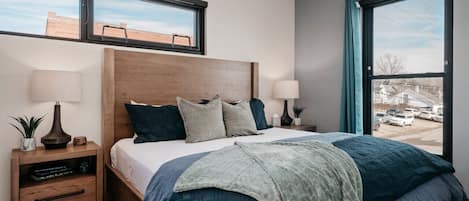 1 Schlafzimmer, Schreibtisch, Bügeleisen/Bügelbrett, Reisekinderbett