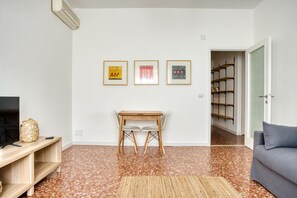 TV - Charme apartment in Balduina (ROMA)