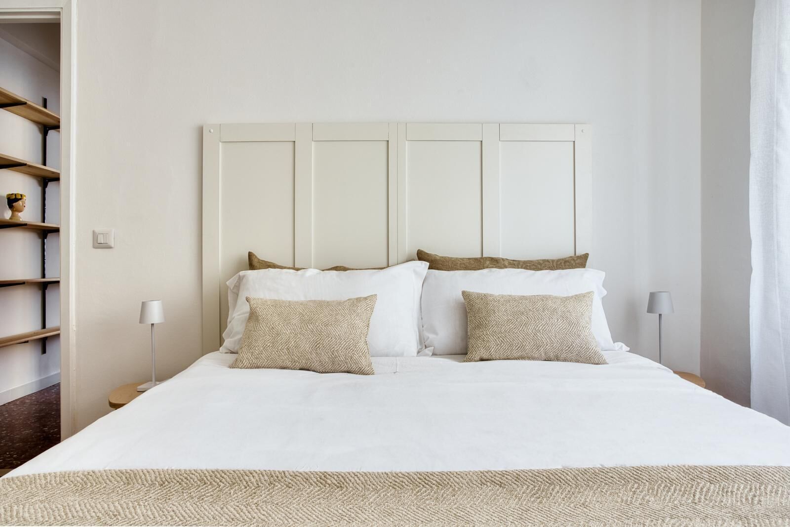 2 habitaciones, escritorio, tabla de planchar con plancha y wifi gratis 