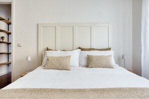 2 camere, una scrivania, ferro/asse da stiro, Wi-Fi gratuito