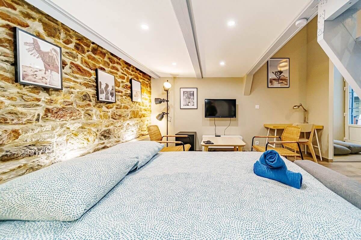 2 chambres, fer et planche à repasser, Wi-Fi, draps fournis
