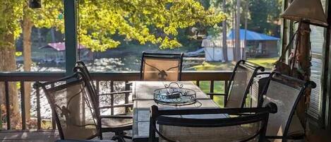 تناول الطعام بالخارج