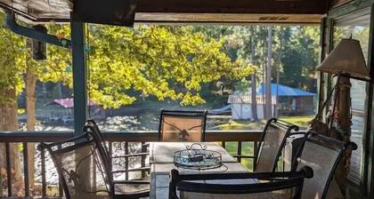 Robbins Nest Toledo Bend, Waterfront Getaway - Lakeside is best at the Robbins Nest!