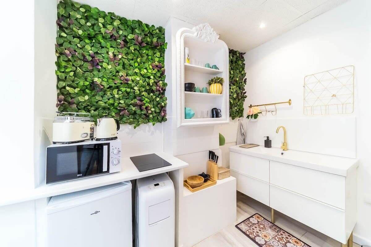 Fridge, microwave, stovetop, coffee/tea maker