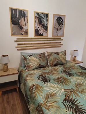 4 bedrooms, iron/ironing board, WiFi, bed sheets