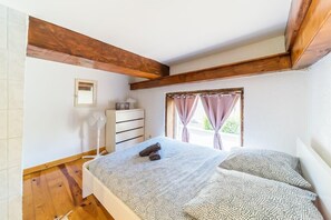 2 bedrooms, WiFi, bed sheets