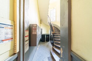 Interior - Le Petit Chaponnay - Charming Apartment for 2 near Saxe Gambetta (Lyon)