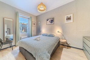 2 bedrooms, bed sheets