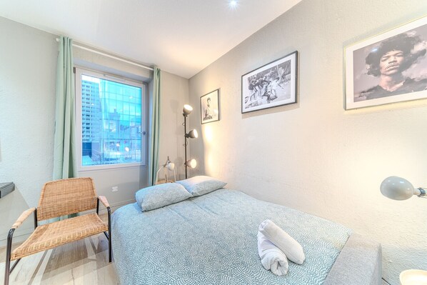 1 bedroom, bed sheets