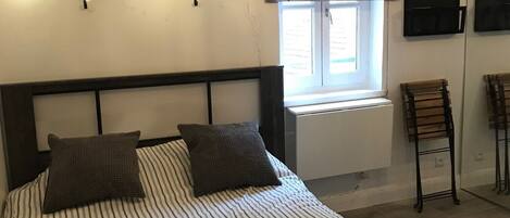 1 habitación, wifi y ropa de cama