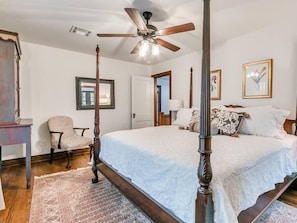 3 bedrooms, iron/ironing board, bed sheets
