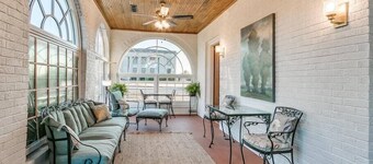 The Inn - Temple view w/ Jacuzzi