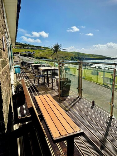 Beach Front Family Cottage. Stunning location Quiet, Close to Devon attractions.