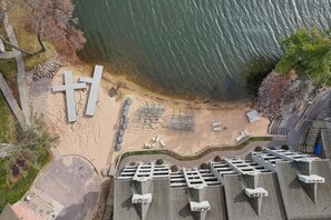 靠近海滩