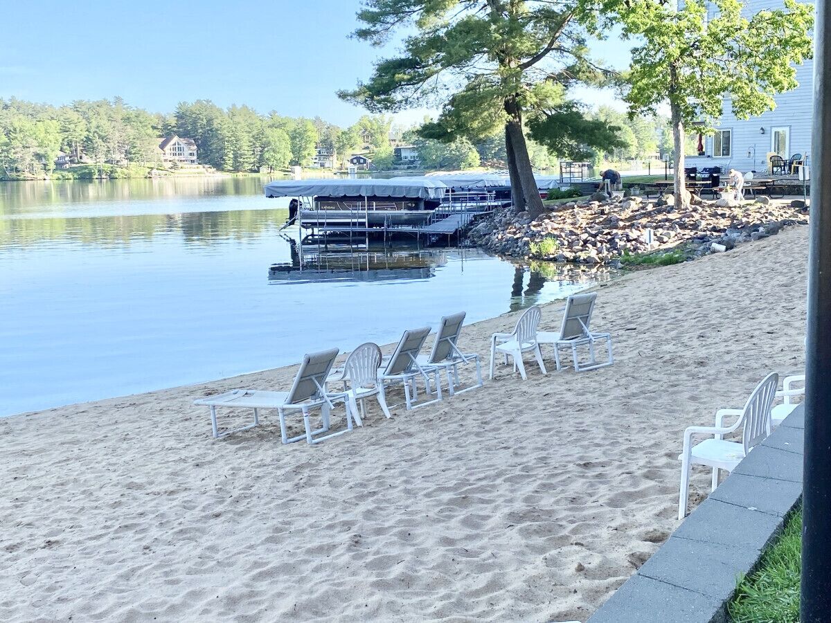 Una spiaggia nelle vicinanze