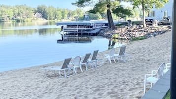 Una spiaggia nelle vicinanze