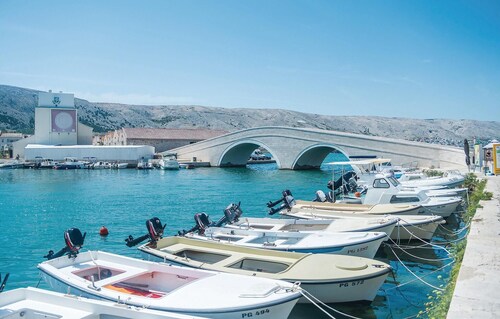 2 bedroom lovely apartment in Pag