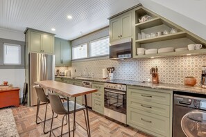 Mikrowelle, Ofen, Herdplatte, Geschirrspüler