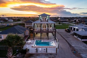 Exterior - Waterfront Paradise with Custom Pool, Lighted Pier & Bay Views - Sleeps 10 (Rockport)