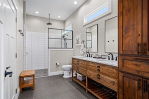 Shower, towels