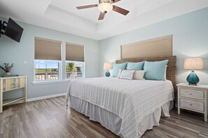 3 bedrooms, iron/ironing board, free WiFi, bed sheets - Canal Home, Fishing, Private Pool | Sleeps 10 (Rockport)