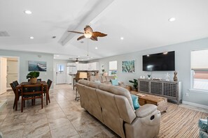 Smart TV, books - Canal Home, Fishing, Private Pool | Sleeps 10 (Rockport)