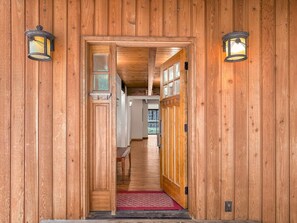 Interior - Beautiful 5 Bedroom 4 Bath Home with Hot Tub (New Meadows)