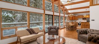 Beautiful 5 Bedroom 4 Bath Home with Hot Tub