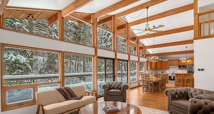 Beautiful 5 Bedroom 4 Bath Home with Hot Tub