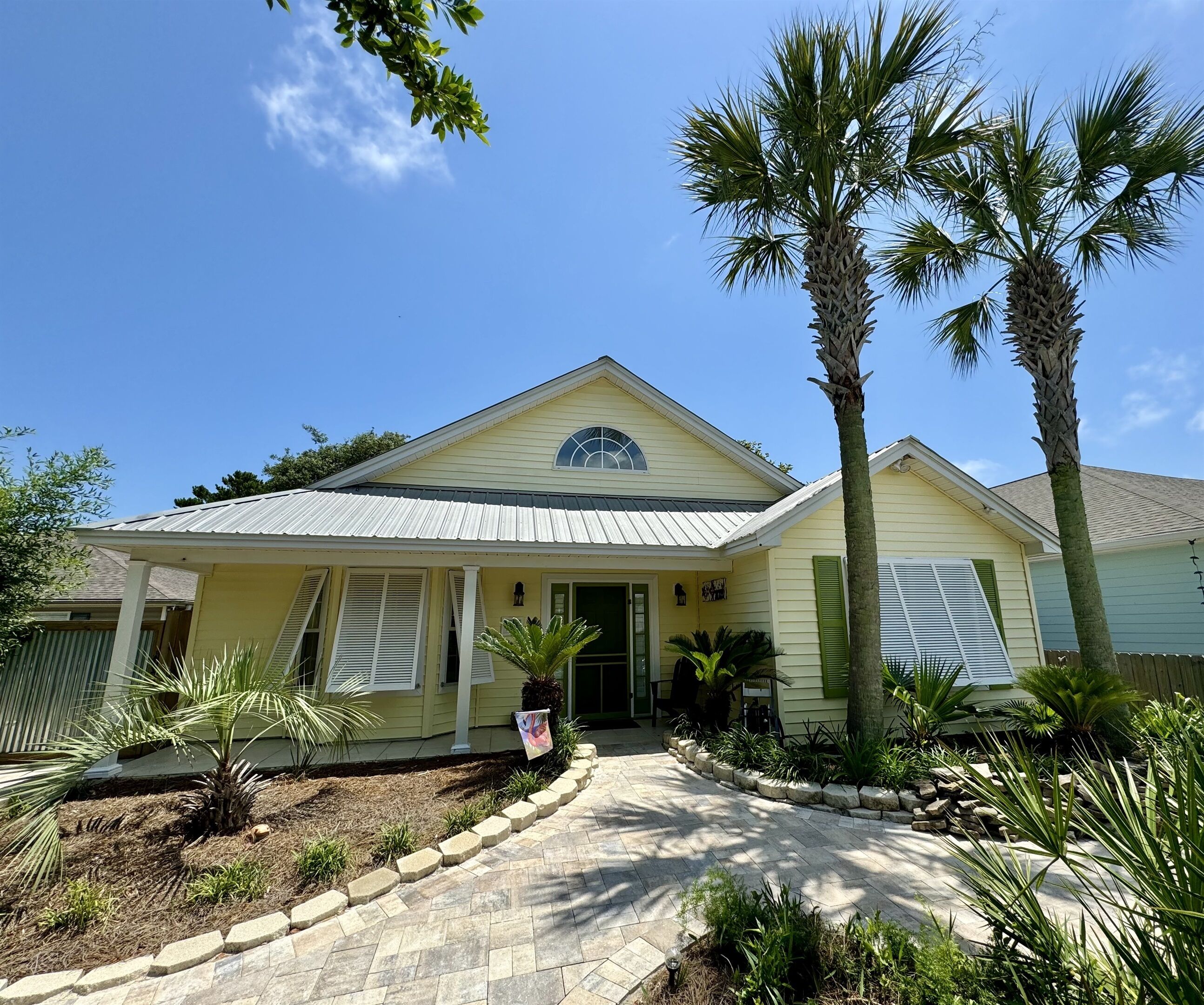 Vera's Belle Sirene: Coastal Cottage Beach House, walking distance to beach