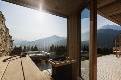 Chalet 'Rueper Hof Ruipa' with Whirlpool, Private Terrace and Wi-Fi